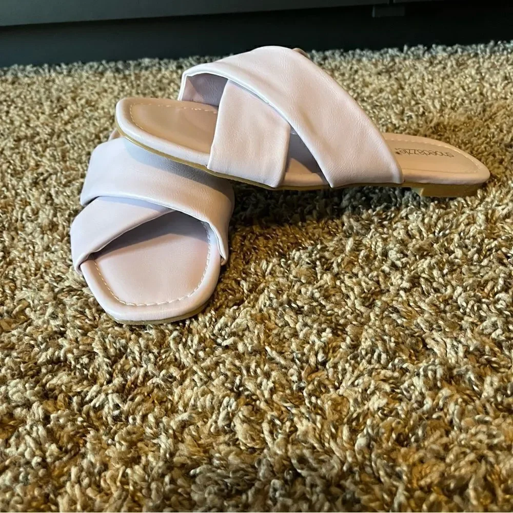 NWOB Shoedazzle Yuliana Flat Sandal